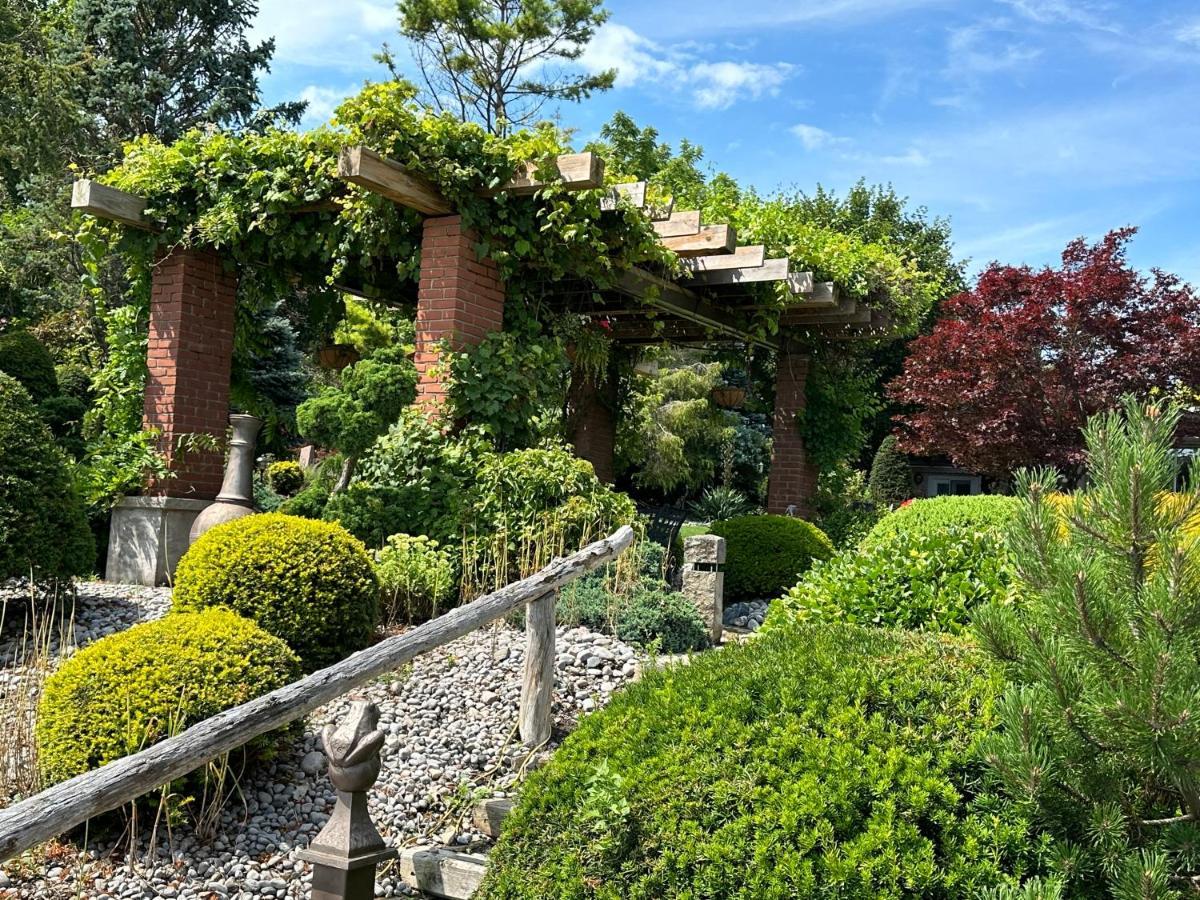 The Wind In The Willows - Luxury Lakefront Oasis Bed & Breakfast Cobourg Luaran gambar