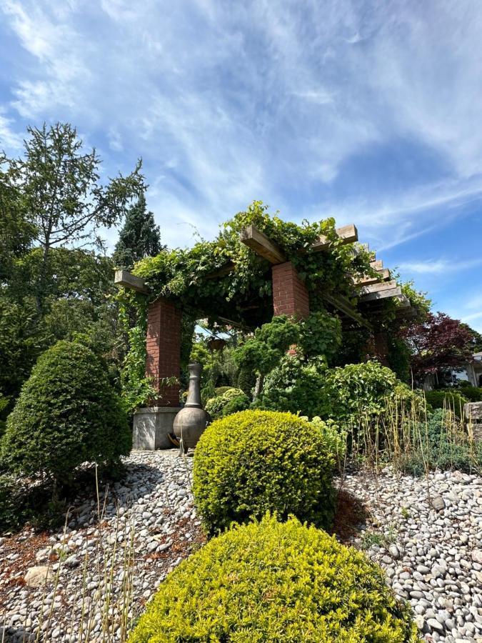 The Wind In The Willows - Luxury Lakefront Oasis Bed & Breakfast Cobourg Luaran gambar
