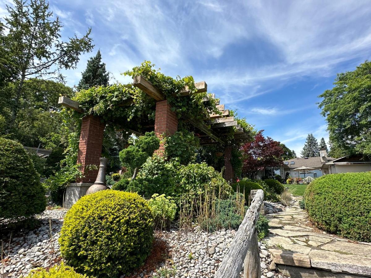 The Wind In The Willows - Luxury Lakefront Oasis Bed & Breakfast Cobourg Luaran gambar